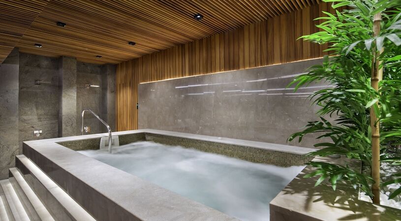 DoubleTree by Hilton Hotel Istanbul - Piyalepasa