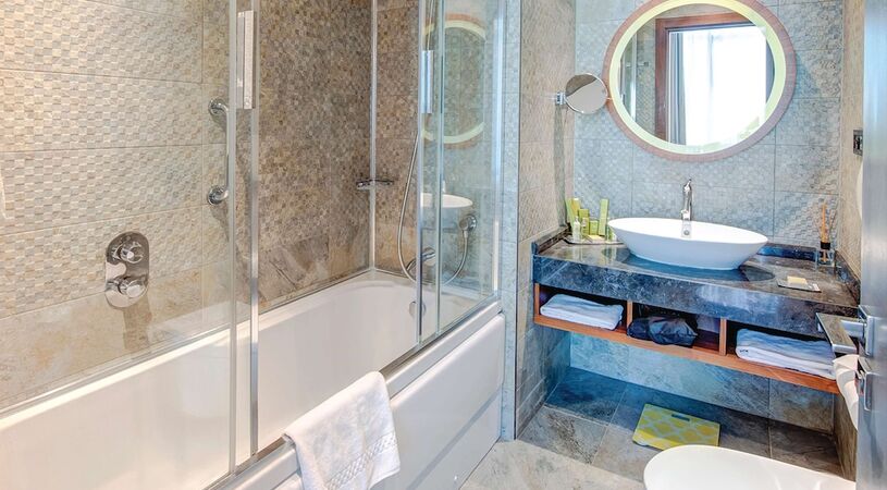 DoubleTree by Hilton Hotel Istanbul - Piyalepasa