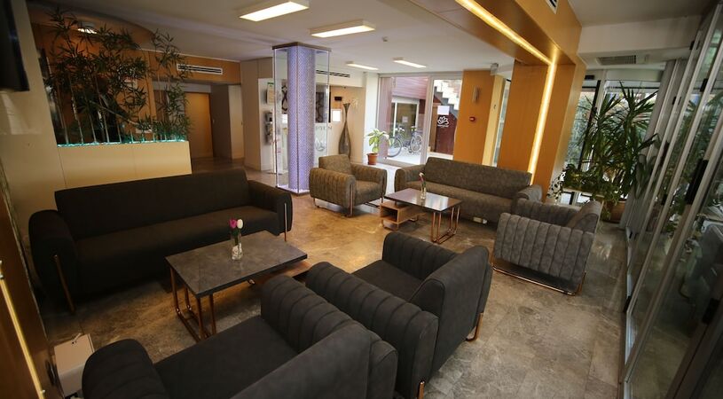 Grand Nora Hotel
