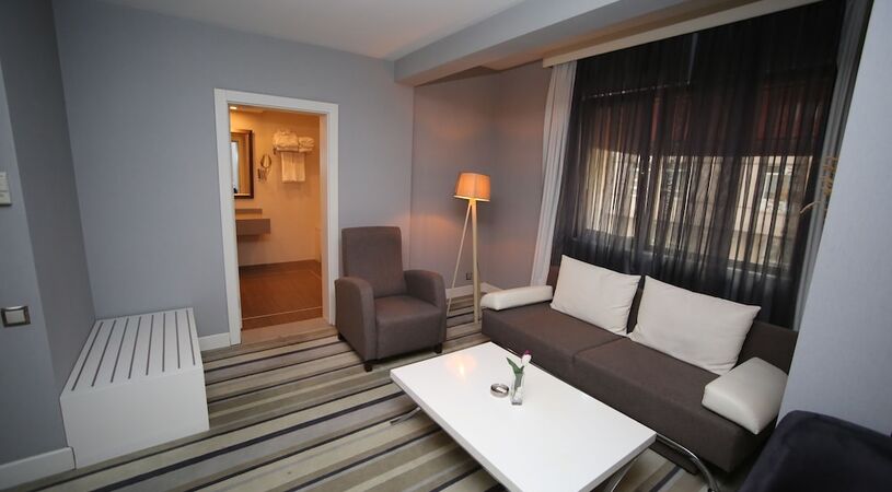 Grand Nora Hotel