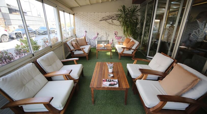 Grand Nora Hotel