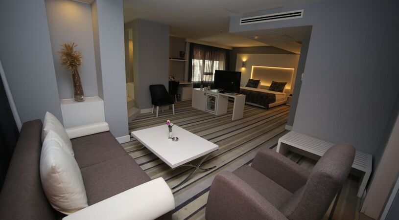 Grand Nora Hotel