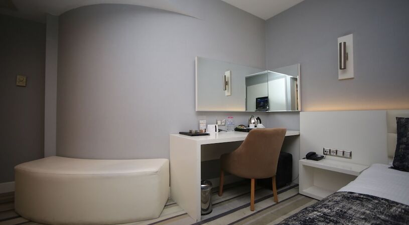 Grand Nora Hotel