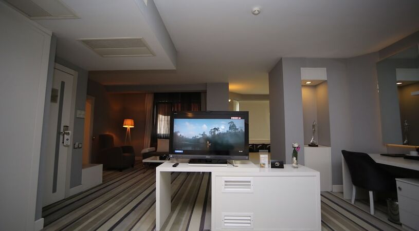 Grand Nora Hotel