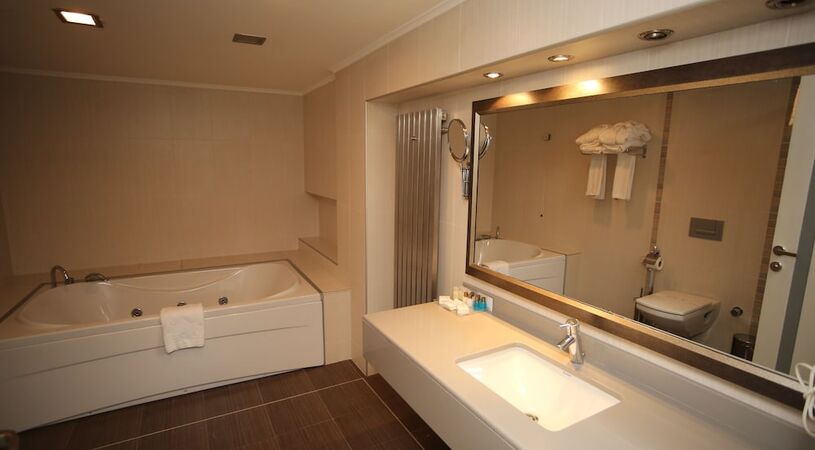 Grand Nora Hotel