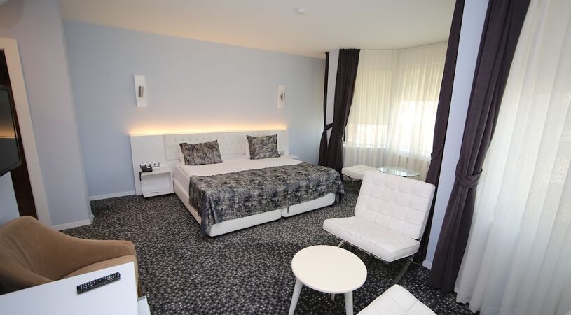 Grand Nora Hotel