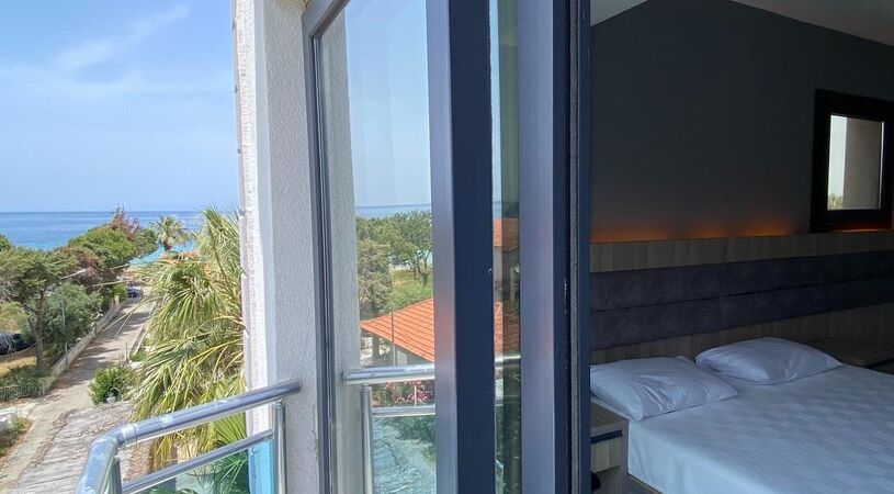 Kuş Adası Medos Beach Hotel