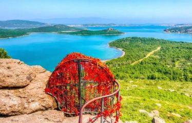 Lopera Beach Konaklamalı Kazdağları Jeep Safari Ayvalık Asssos Turu