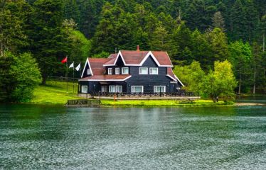 Bayramda Taraklı Göynük Mudurnu Abant Gölcük Gölü Topuk Yaylası Düzce Korugöl Güzeldere Şelalesi̇ Sapanca Maşuki̇ye Ormanya Turu